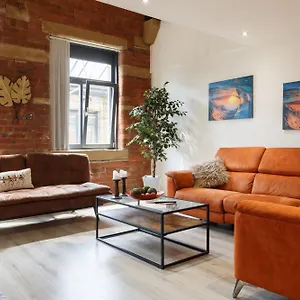 Apartment Modern 2 Bedroom With 75” Tv & Free Wi-fi, Bradford (West Yorkshire)